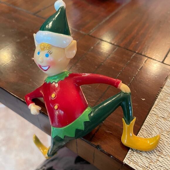 Vintage sitting shelf pixie elf resin 1981 Christmas - Picture 11 of 11